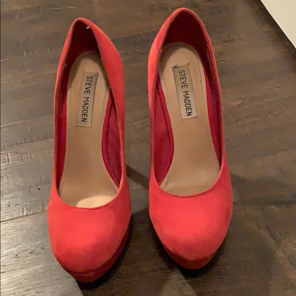 Gently used Steve Madden red shoes size 6